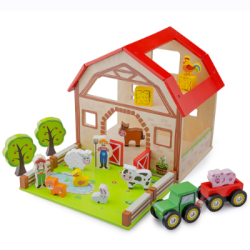 Bondegrds legehus i tr med dyr, traktor, lade, halmballer m.v.,