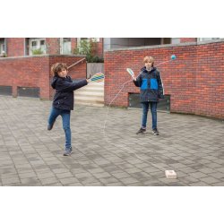 Bat spil, med bold i elastik